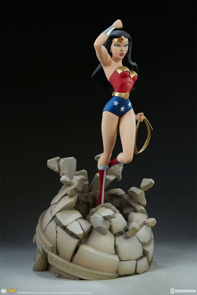 Wonder Woman Statue